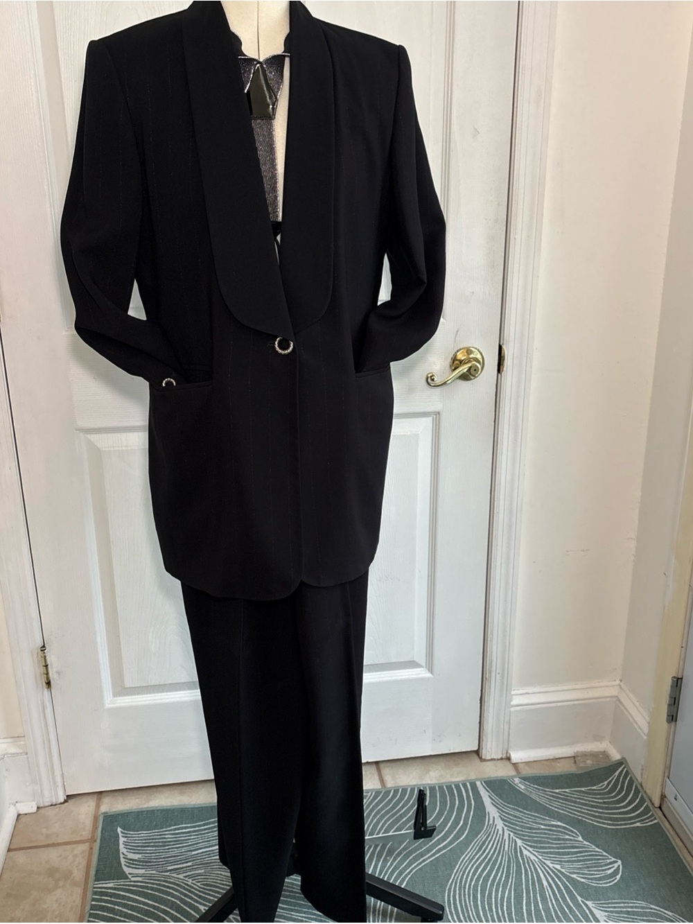 Vintage Vera Mont 2pc women’s pinstriped Tuxedo pantsuit Suspenders mob wife